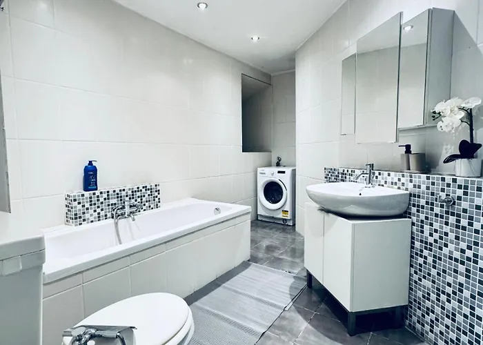 Apartment Amazing 2br Apt, 16-mins To Blumengaerten